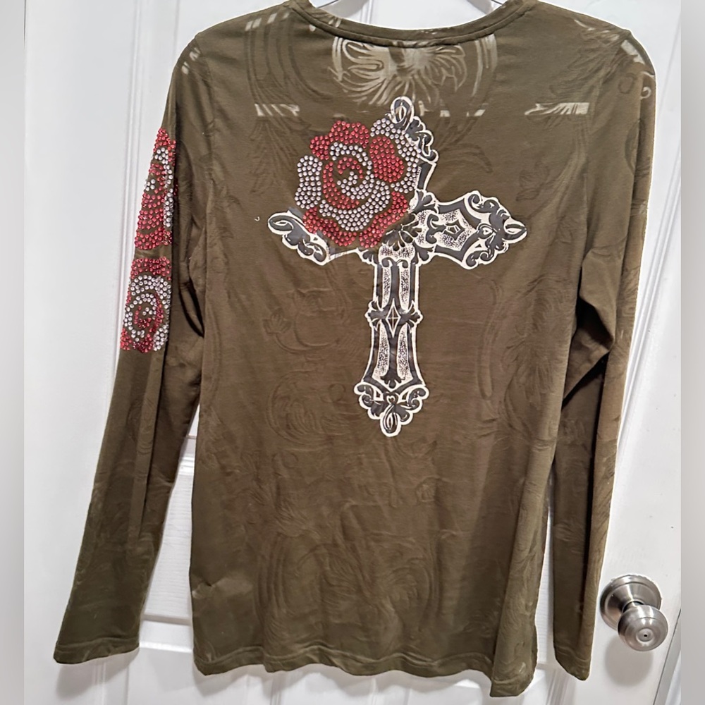 Ariat dark green long sleeve shirt. Size Large. Beautiful design